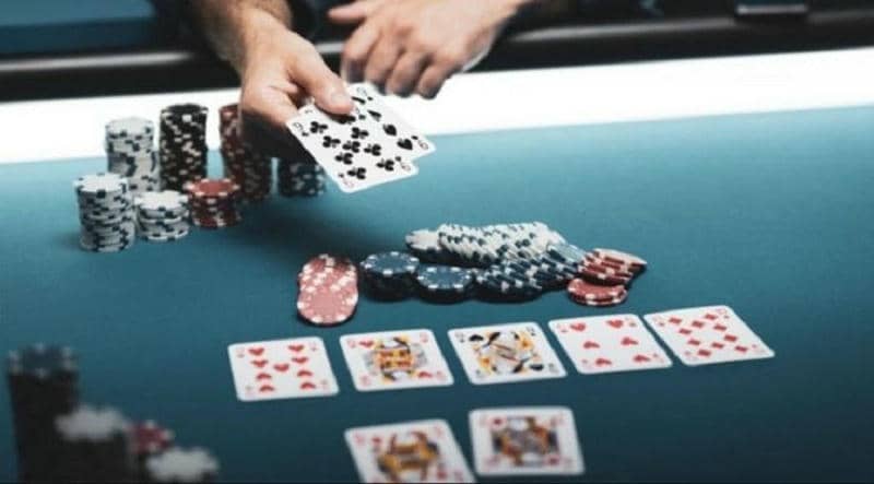 Kỹ thuật “xem – ghi nhớ” lá bài đối phương
